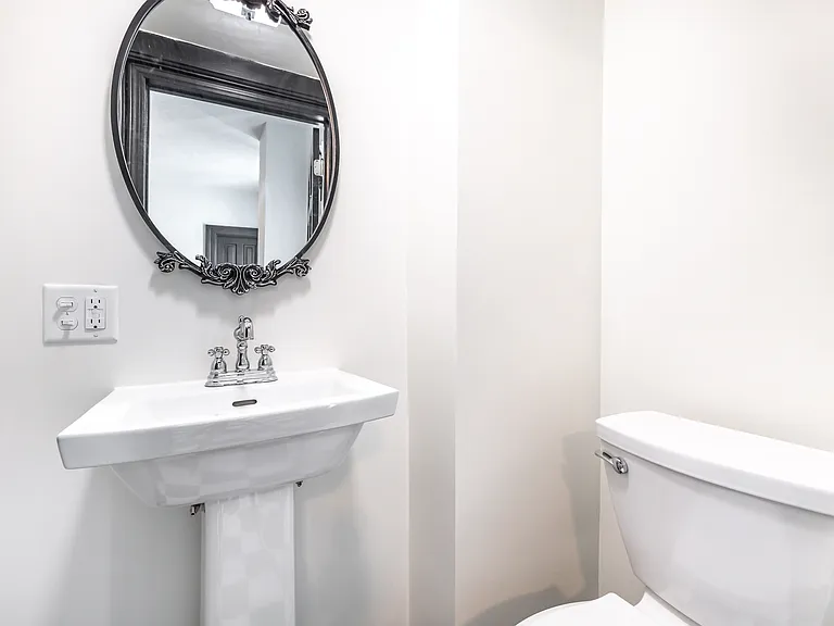 718 W Stephenson St #4COMMERCIAL — Photo 10