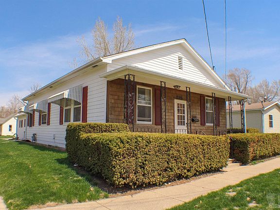 3rd image of 815 C Ave W
