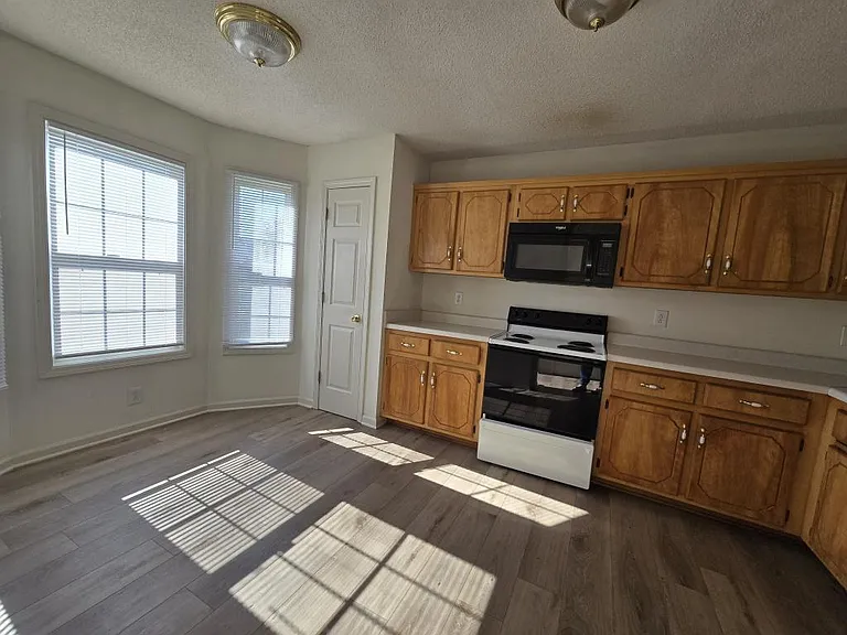 241 Tree Line Dr — Photo 3