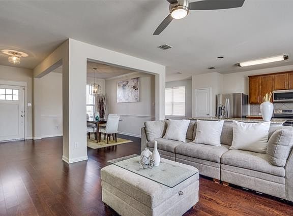 4th image of 2704 Leisure Ln