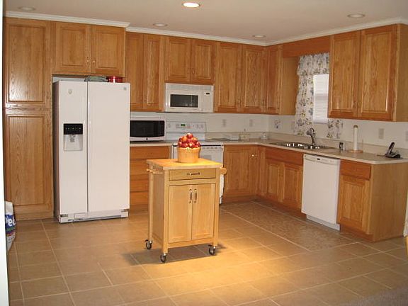 2nd image of 14 Amy Lyne Dr