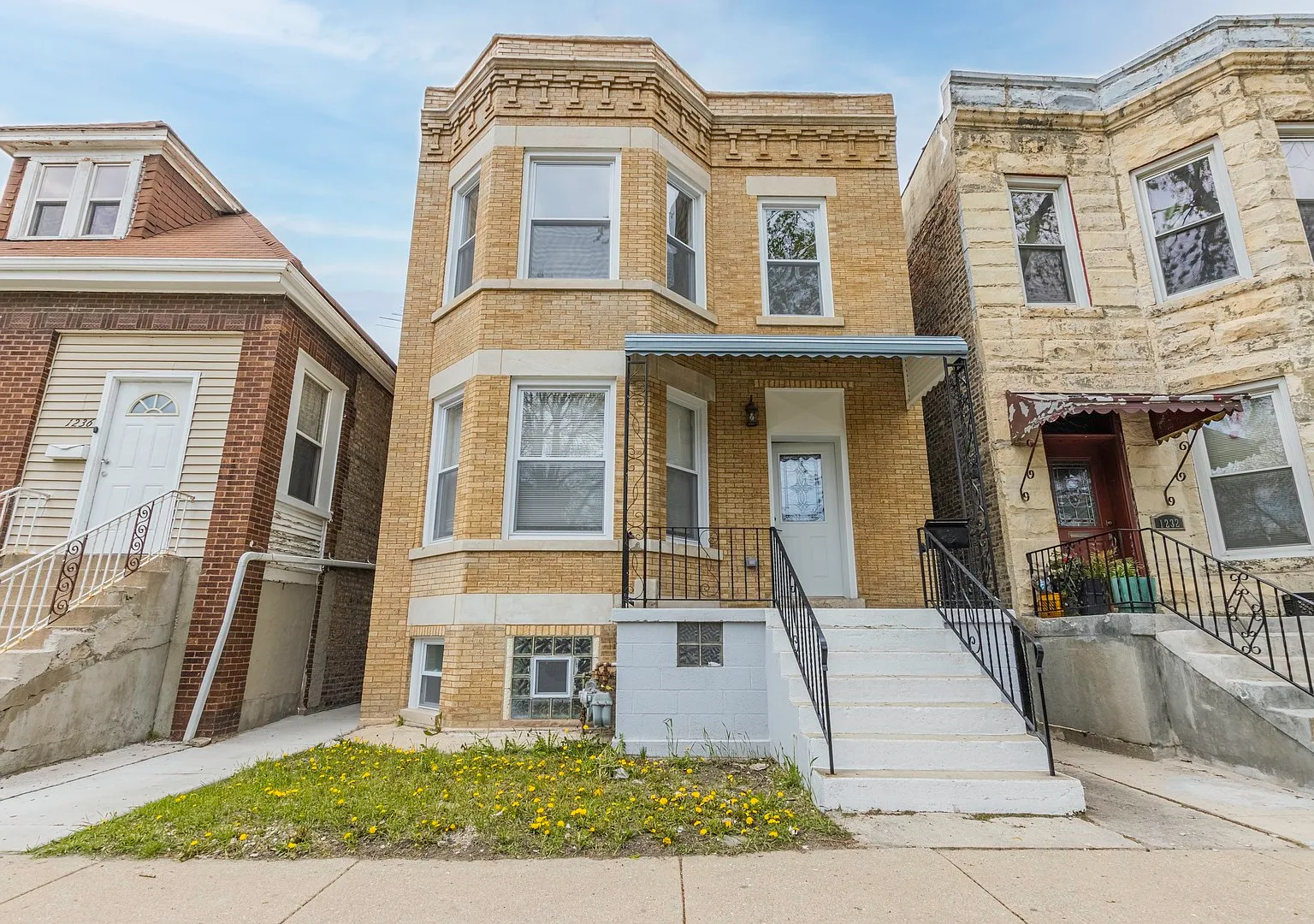 3 bed, 700 sqft, $2,000 — Photo 1