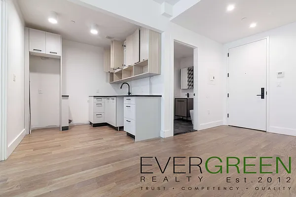 Rented by Evergreen Apartments BK | media 12