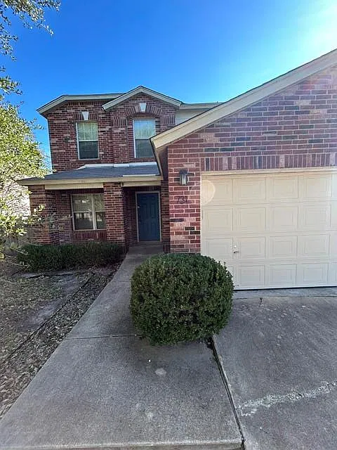 4 bed, 2.5 bath, 2005 sqft, $2,000 — Photo 2