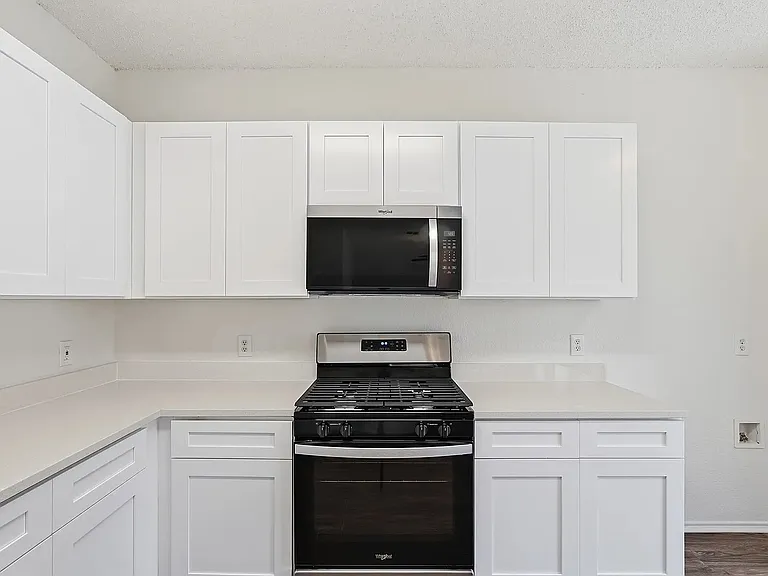 725 Parkford Ln — Photo 12
