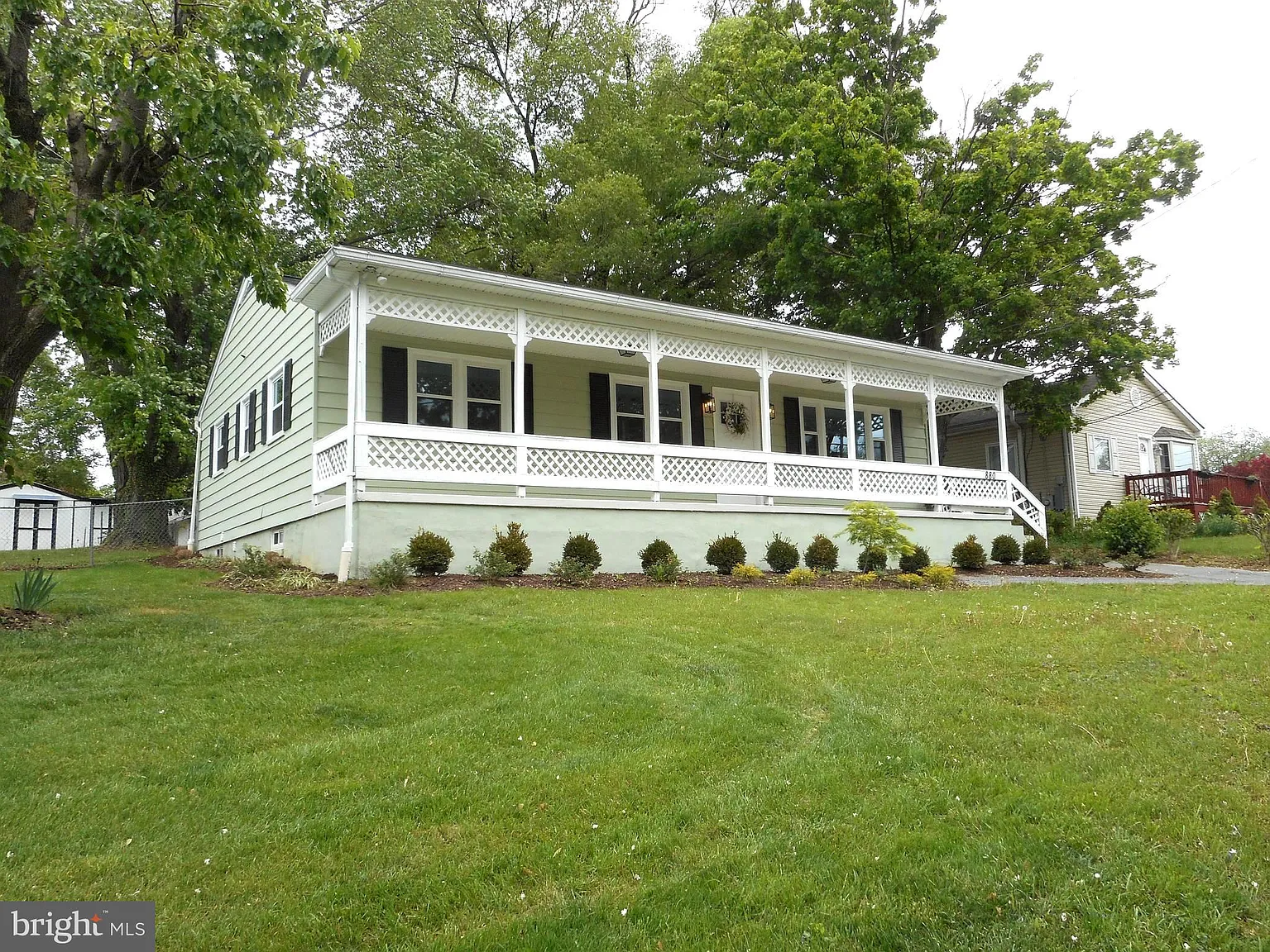 880 Jefferson Ave photo 1