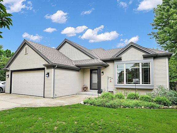 2nd image of 302 Hawthorne DRIVE