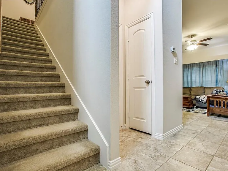 929 Jamesville Ln — Photo 4