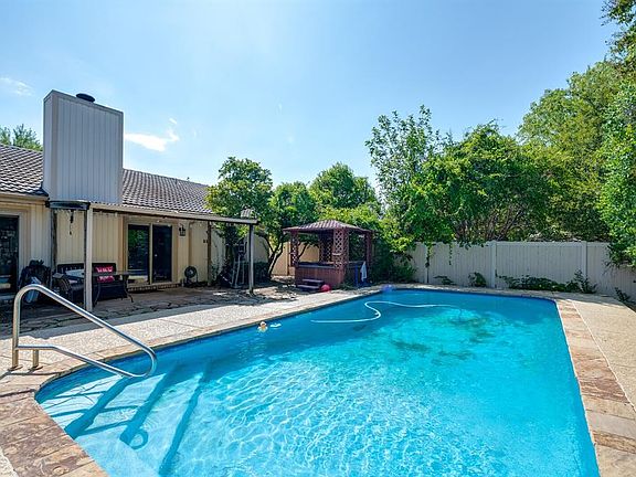 2nd image of 329 Juniper Dr