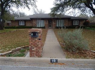 19 Crosslands Rd, Benbrook, TX 76132