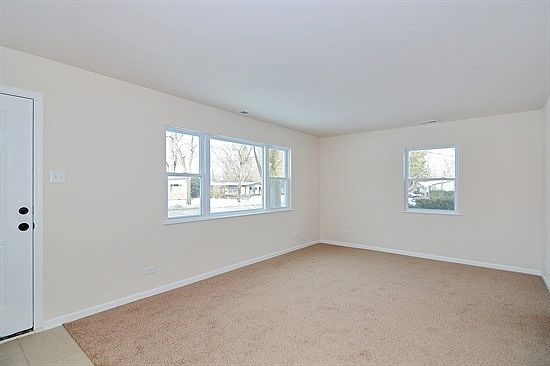 4th image of 225 Shabbona Dr