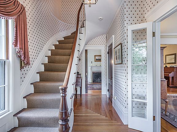 Formal stairway-light & open