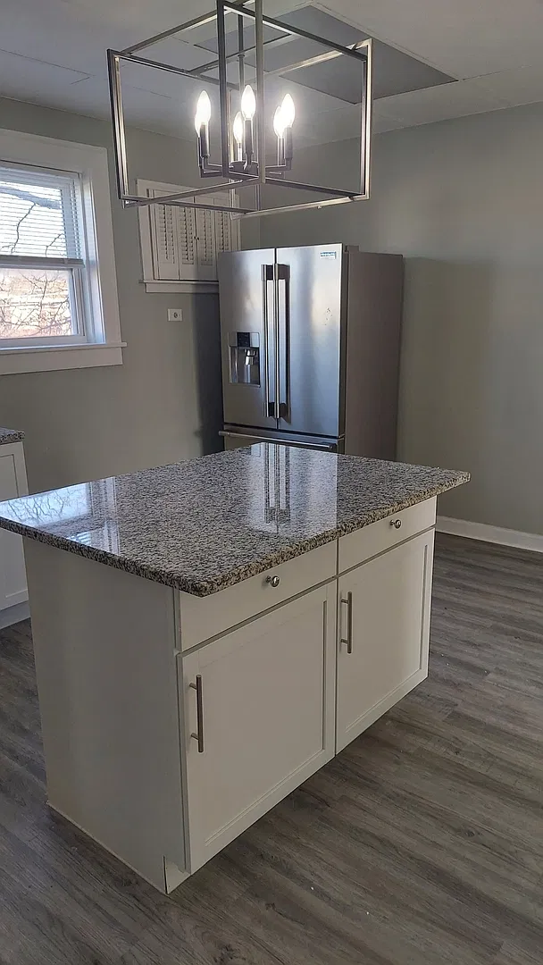 3 bed, 1200 sqft, $2,500 — Photo 4