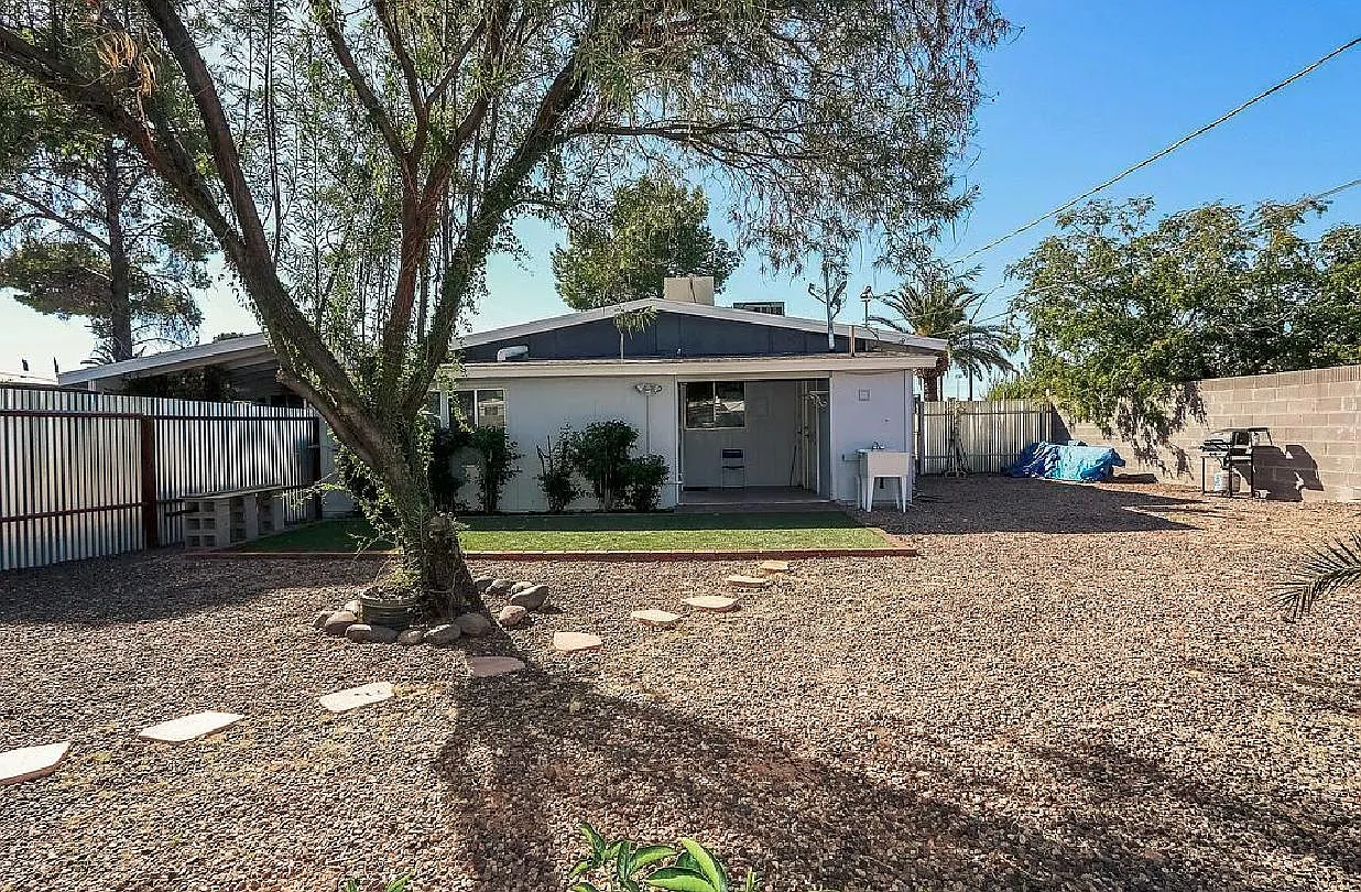 3 bed, 1160 sqft, $1,600 — Photo 2