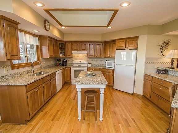 3rd image of 2388 Tamarack Trl