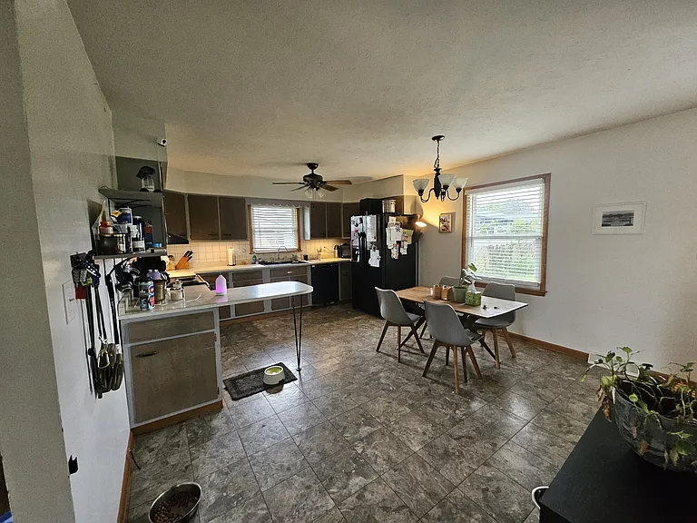 521 Stonehaven Dr — Photo 8