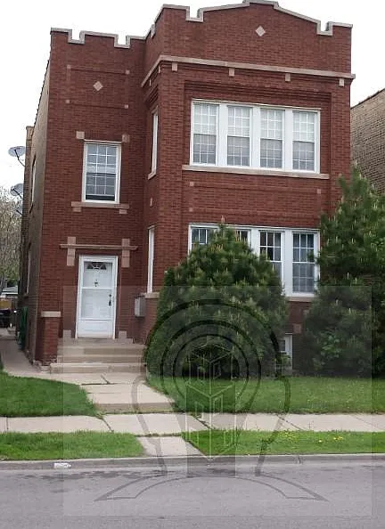 W Addison St