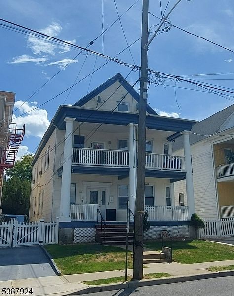 2nd image of 233 Howe Ave
