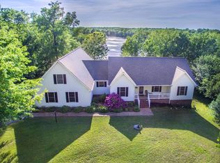 585 Belle Aire Dr, Hardyville, VA 23070