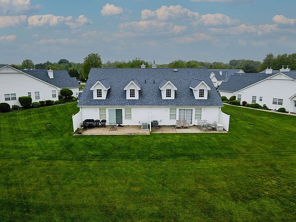 3rd image of 43 Summerfield Ln N