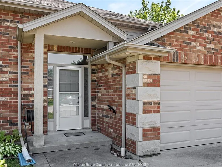 2315 Kevin St — Photo 3
