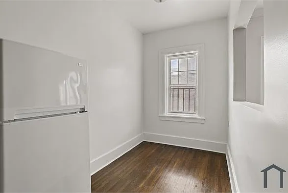 325 Alexander St — Photo 3