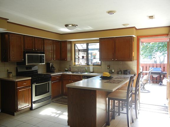5th image of 6087 Whiteford Dr