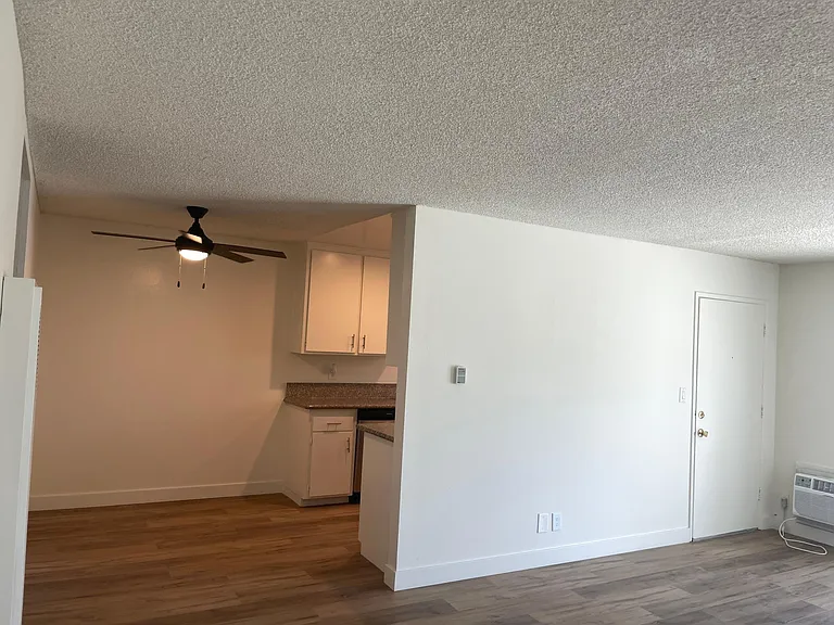 Split level dining nook and kitchen area. This wall by the front door is a popular area for the TV as it is an internal wall.
--
*Floor plans are digital renderings. All dimensions are approximate. Actual product and specifications may vary in dimension o