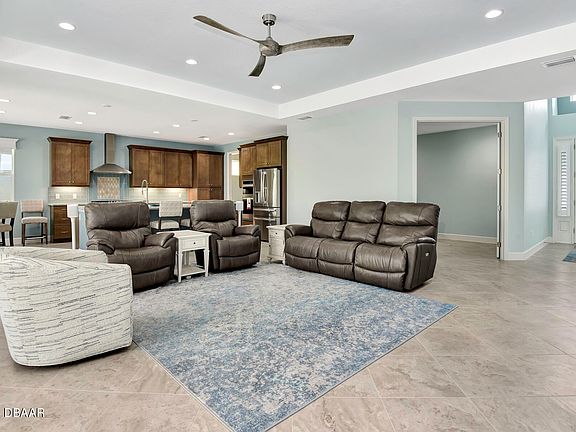 3rd image of 445 Tropics Ave