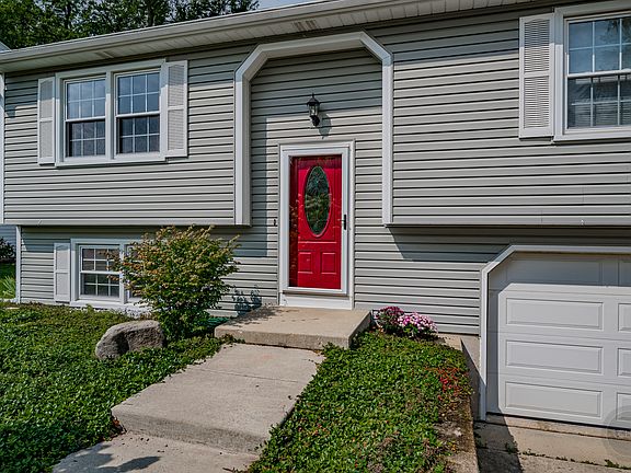 2nd image of 1621 Warbler Dr