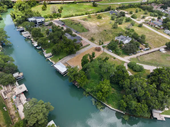 240 Rio Dr, New Braunfels, TX 78130