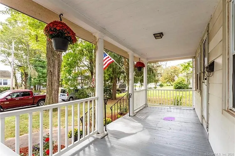 62 Linden Ave — Photo 2