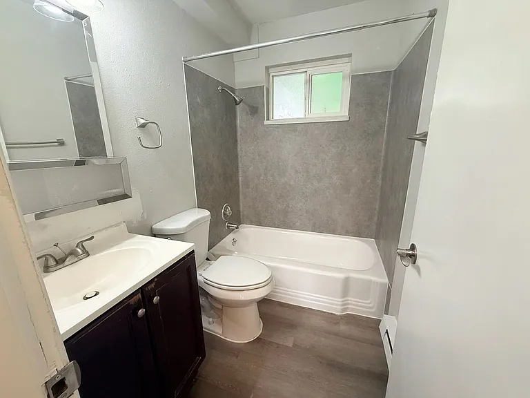 39th Ave Flats — Photo 31