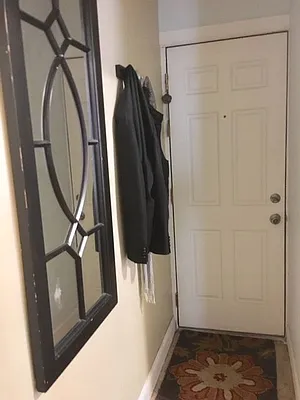 Rented by Halvatzis Realty | media 14