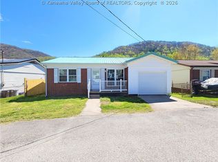 1011 Kanawha St, Hansford, WV