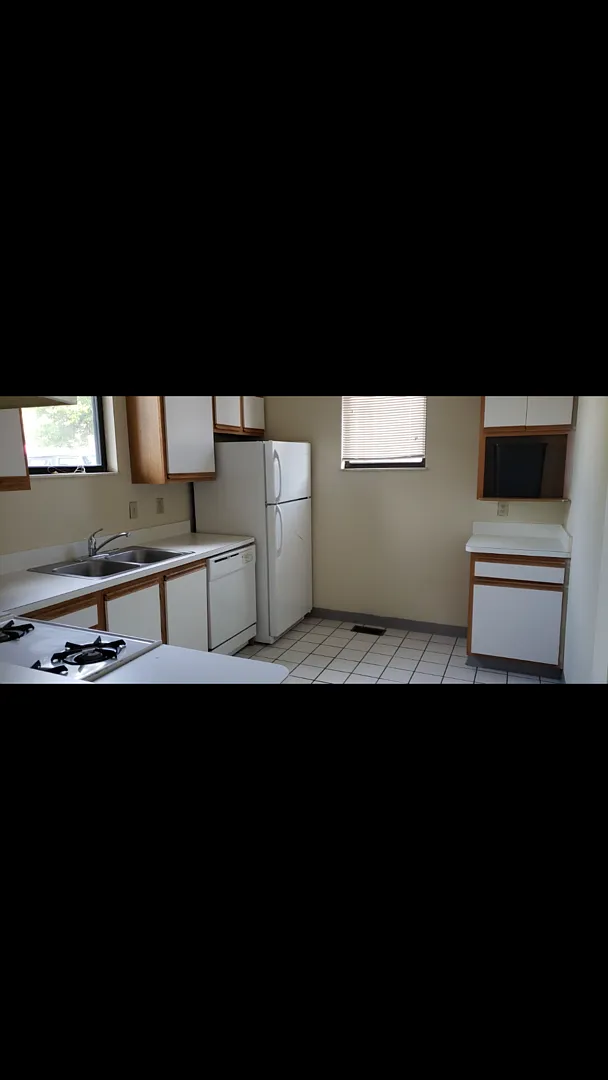 (34) 194 E. 14th Avenue — Photo 2