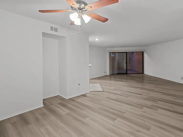 1619 S Bentley Ave #101 — Photo 12