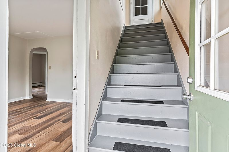 4th image of 27 Hackett Avenue