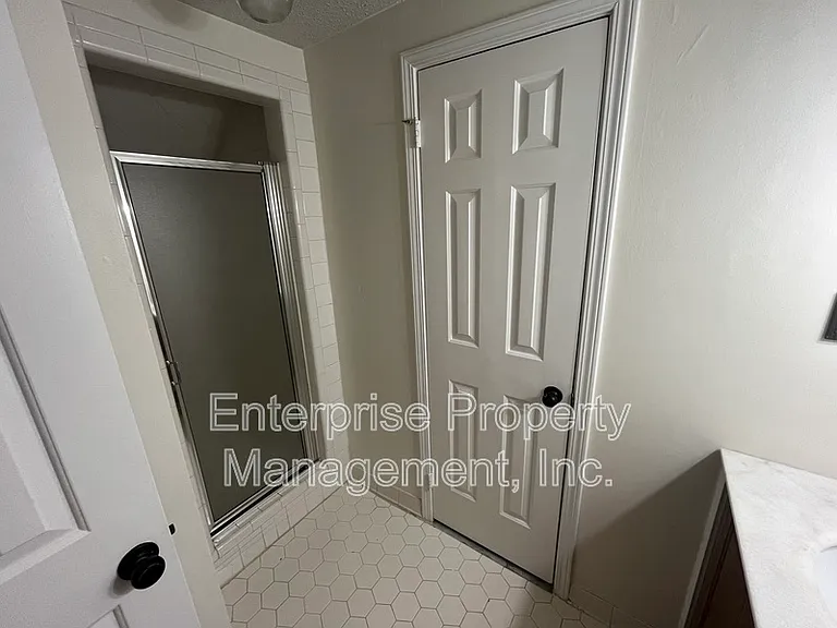 9161 Gainsborough Dr — Photo 23