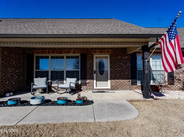 819 Royal View Dr, Maryville, TN 37801