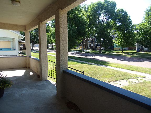 4th image of 222 W 11th Ave
