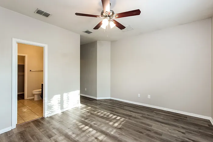 932 Haley Dr — Photo 10