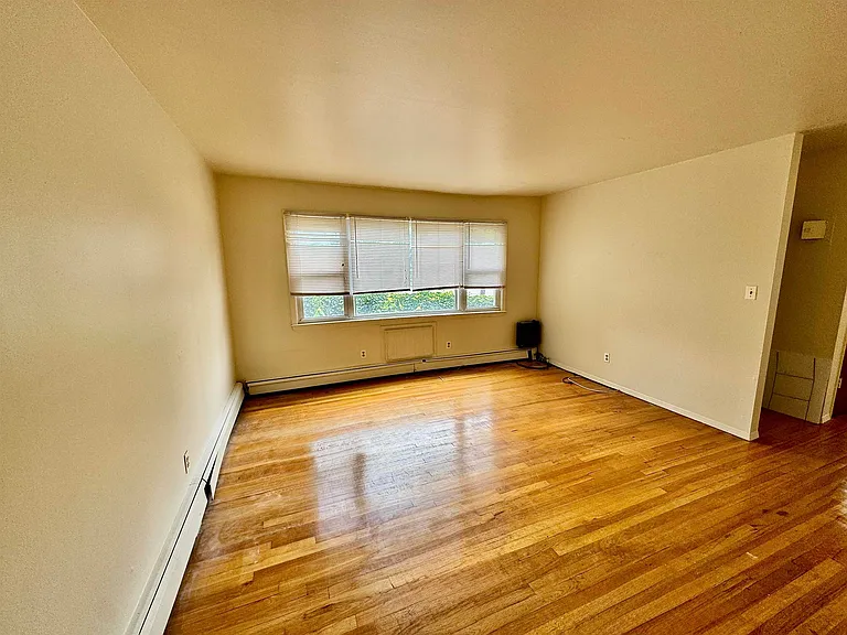 33 W 56th St #1 — Photo 3