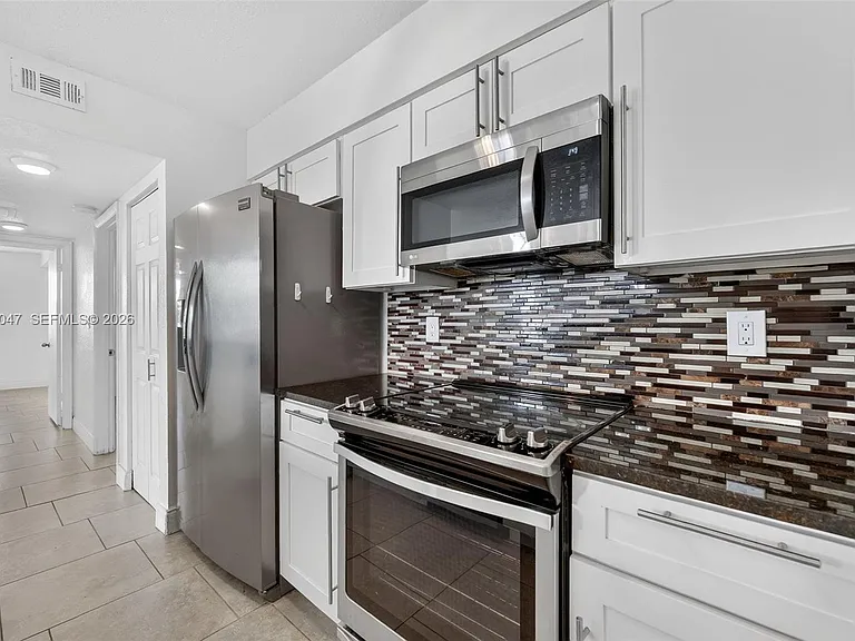 2841 N Oakland Forest Dr #110 — Photo 11