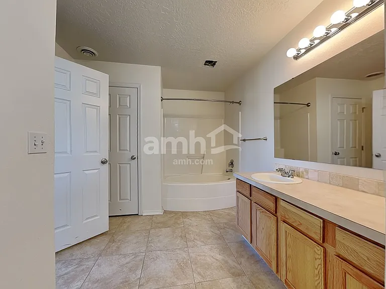 895 E Folgado Ct — Photo 18