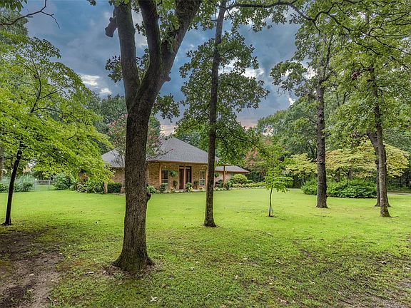5th image of 132 Green Oaks Dr