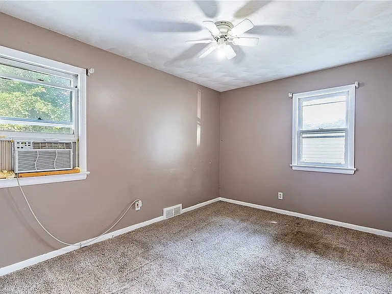 138 Clark Ave — Photo 15