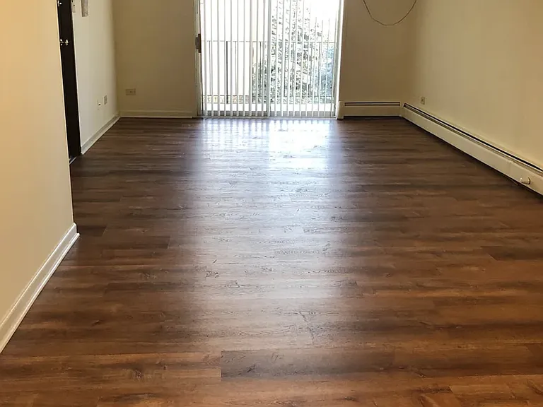339 Hawthorne Cir #2B — Photo 2