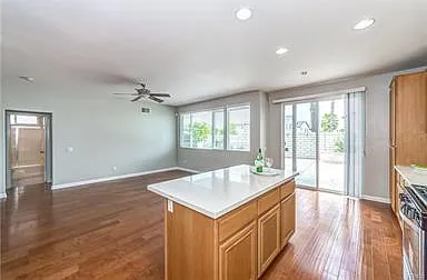 4 bed, 2457 sqft, $4,900 — Photo 4