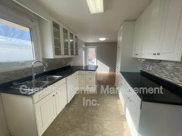 110 Stardust Cres Unit 1, Thunder Bay, ON P7A 6G8